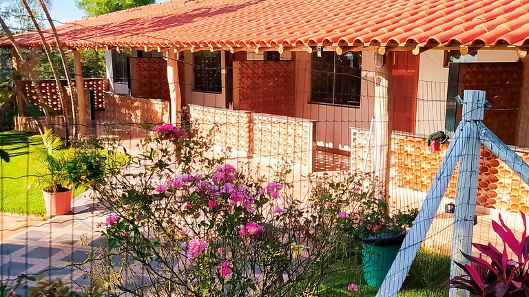 Chalé Confortável e Completo com piscina