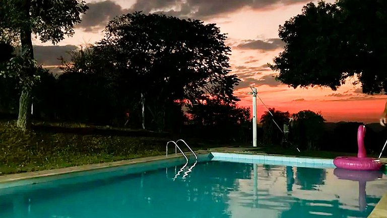 Chalé Confortável e Completo com piscina