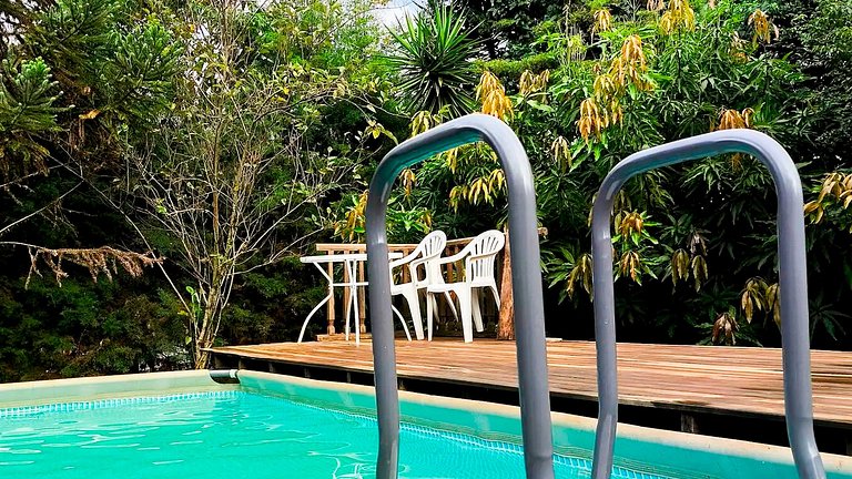 Ateliê em Piracaia com Piscina e Vista ao Lago