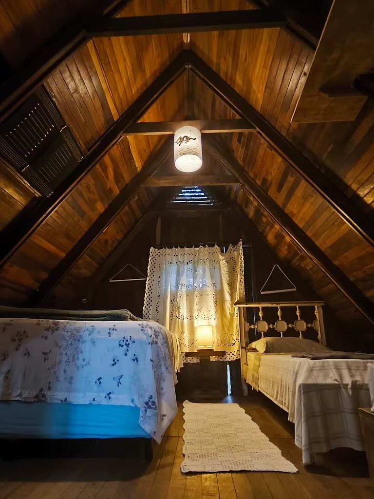 Um Refúgio em Piracaia com piscina e lago