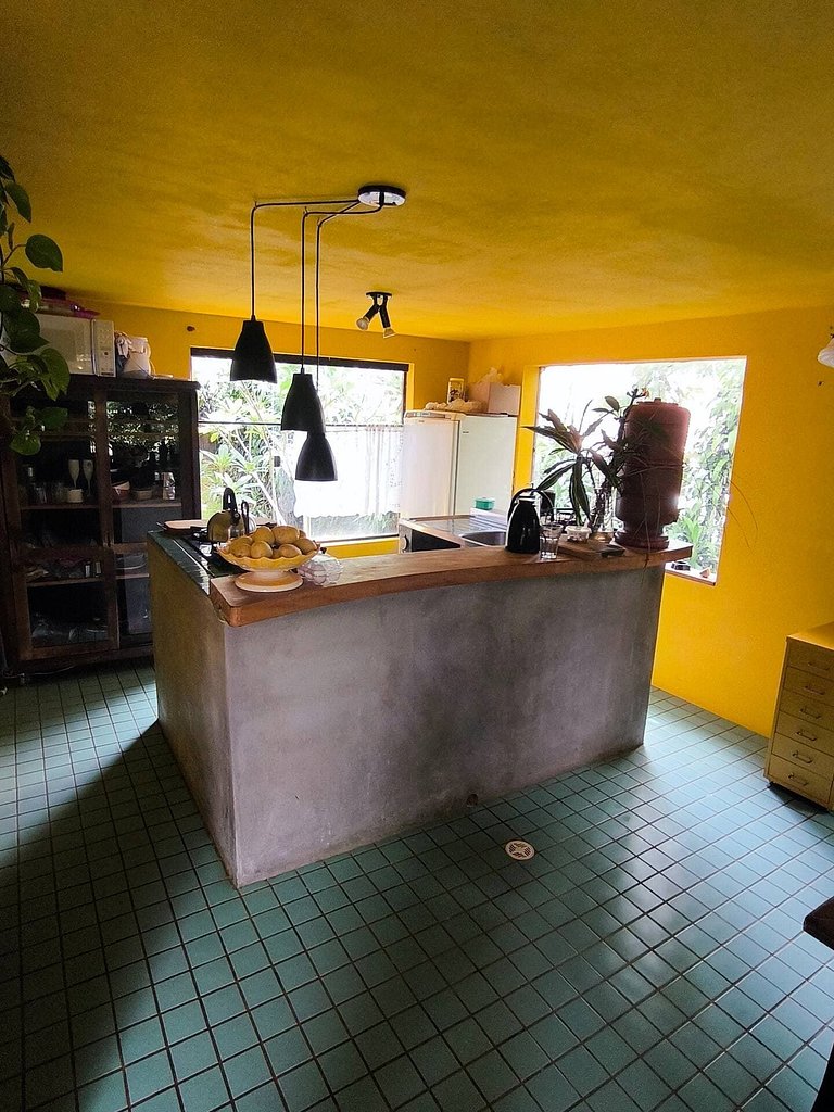 Um Refúgio em Piracaia com piscina e lago