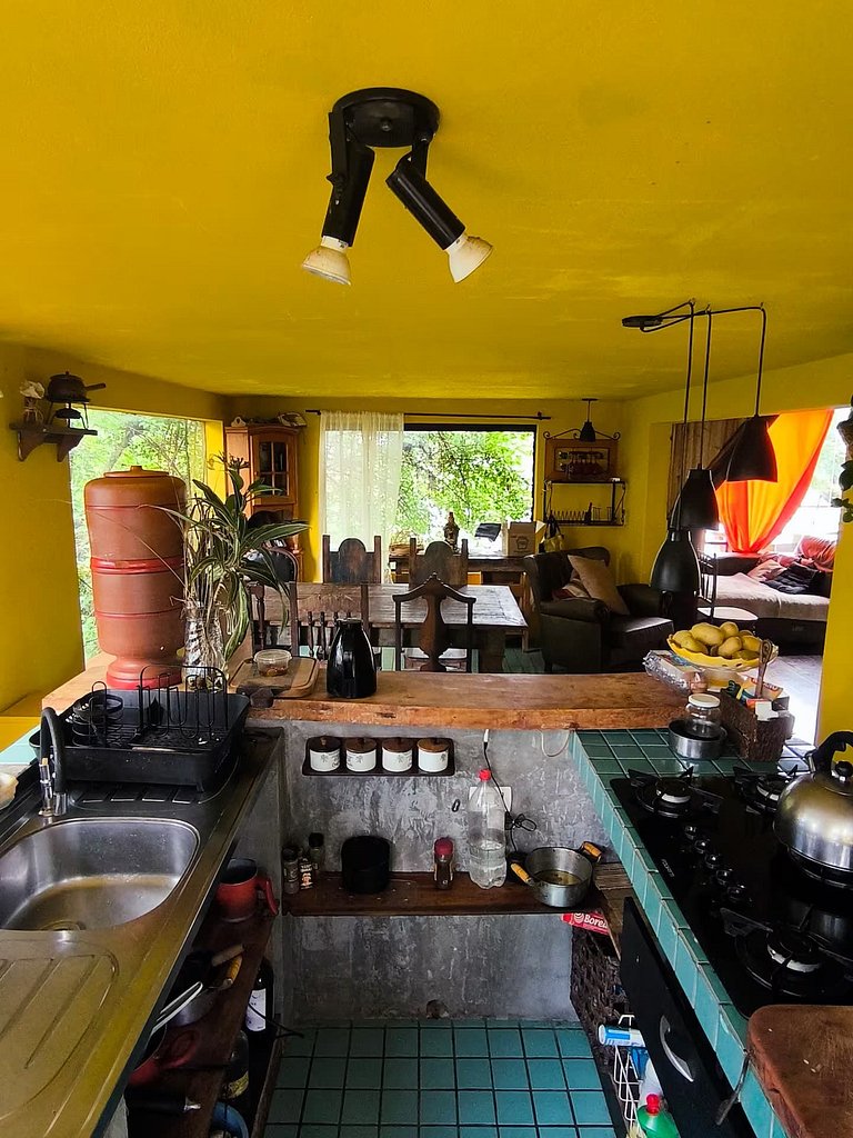 Um Refúgio em Piracaia com piscina e lago