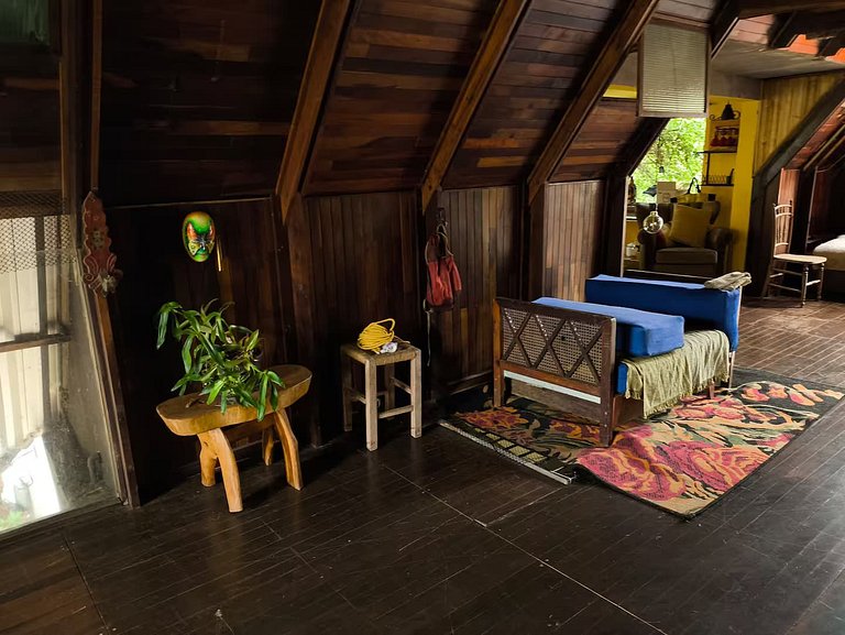 Um Refúgio em Piracaia com piscina e lago