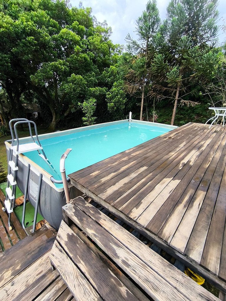 Um Refúgio em Piracaia com piscina e lago