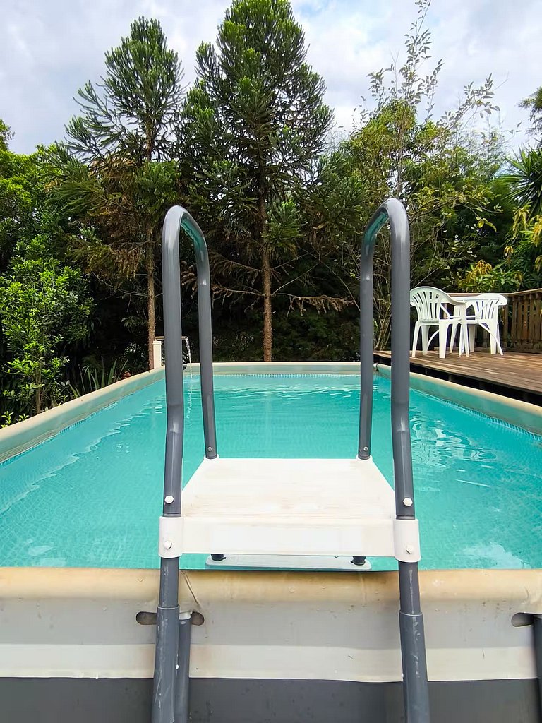 Um Refúgio em Piracaia com piscina e lago