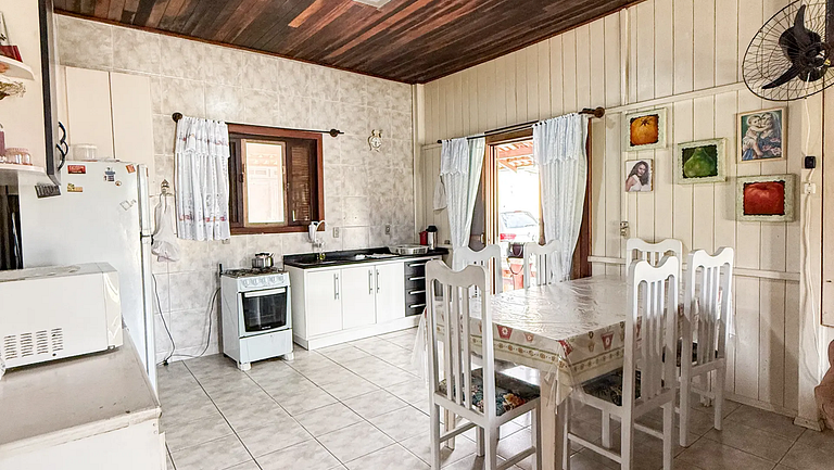 Casa aconchegante com piscina e churrasqueira