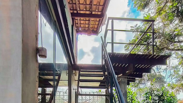 Ateliê em Piracaia com Piscina e Vista ao Lago