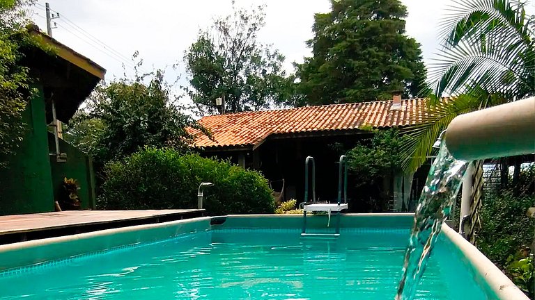 Ateliê em Piracaia com Piscina e Vista ao Lago