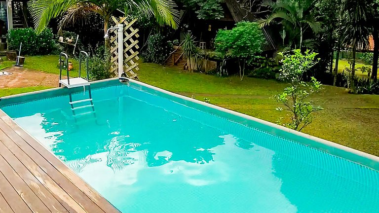 Ateliê em Piracaia com Piscina e Vista ao Lago