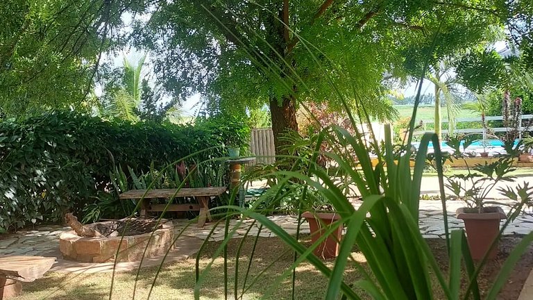 Casa no campo com piscina e churrasqueira