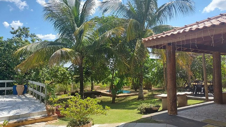Casa no campo com piscina e churrasqueira