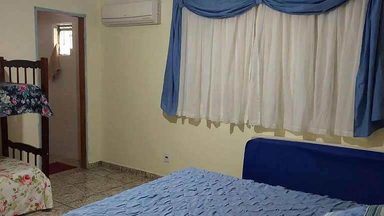 Casa no campo com piscina e churrasqueira