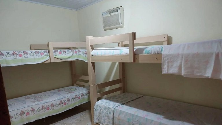 Casa no campo com piscina e churrasqueira
