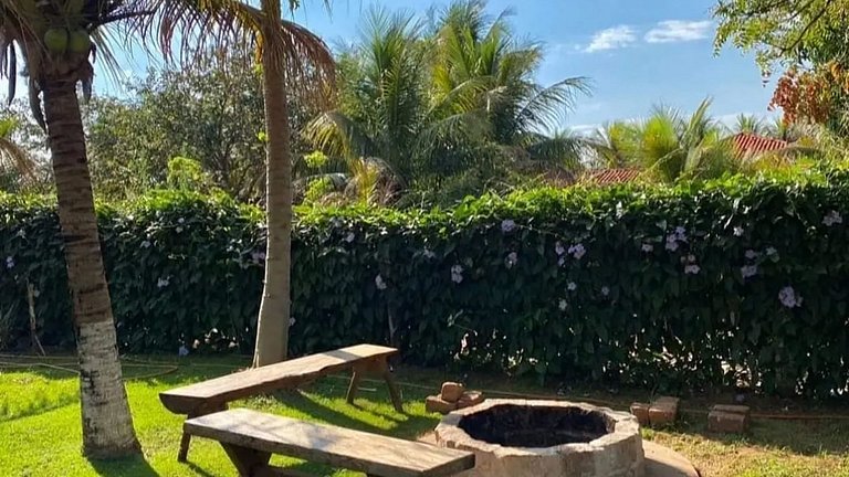 Casa no campo com piscina e churrasqueira