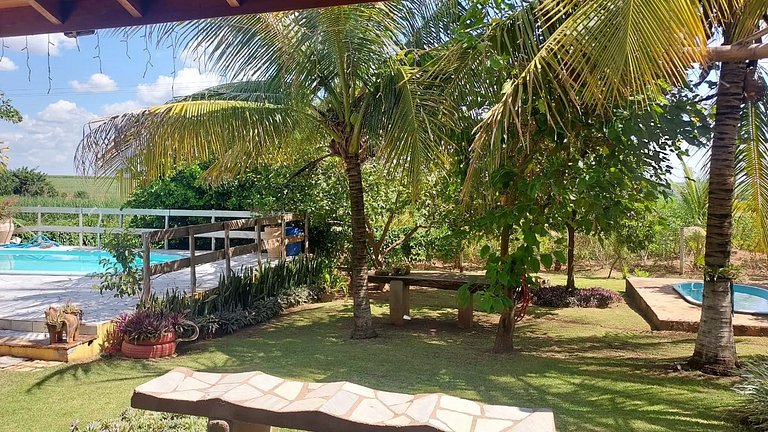 Casa no campo com piscina e churrasqueira