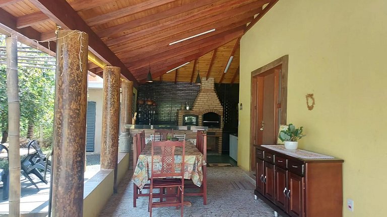Casa no campo com piscina e churrasqueira