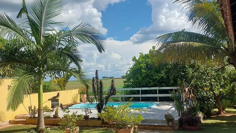 Casa no campo com piscina e churrasqueira