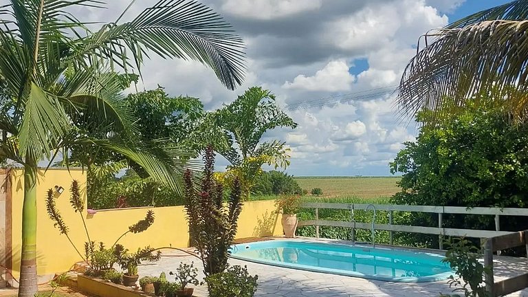Casa no campo com piscina e churrasqueira
