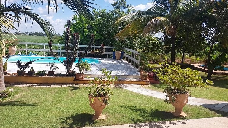 Casa no campo com piscina e churrasqueira