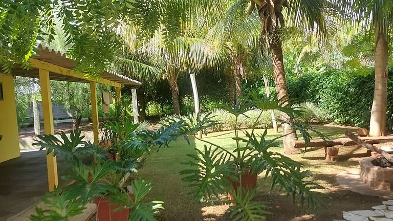 Casa no campo com piscina e churrasqueira