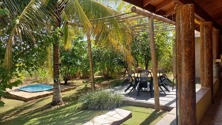 Casa no campo com piscina e churrasqueira