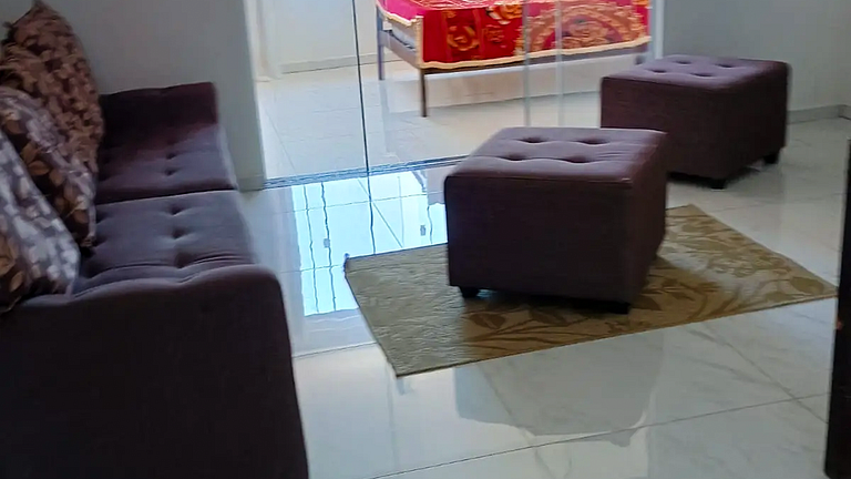 Quarto e sala em Cabo Frio - vaga para 2 carros