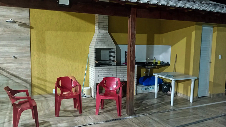 Casa em Cabo Frio com piscina e churrasqueira