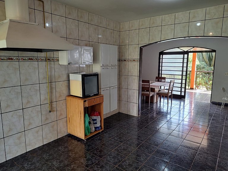 Seu Refúgio em Ribeirão – Espaço e Conforto!