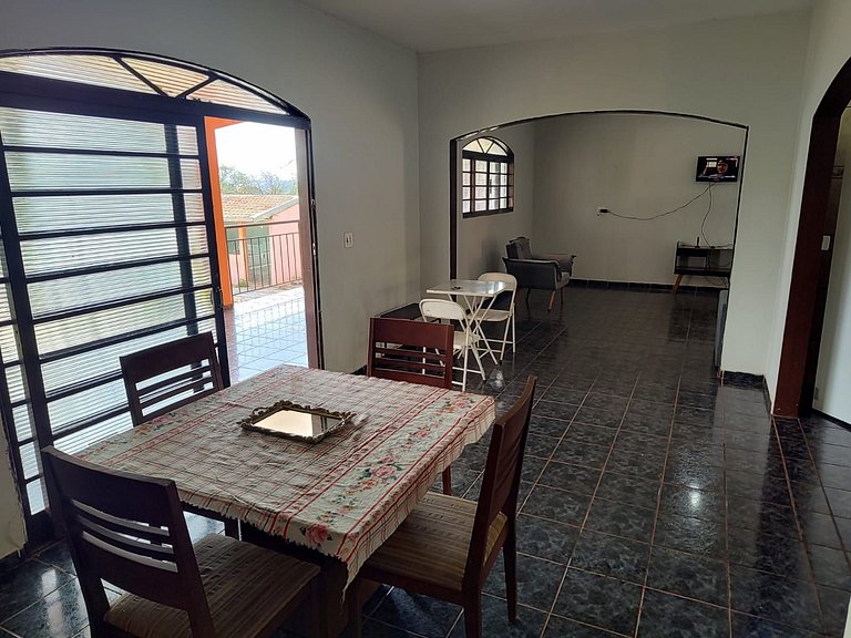 Seu Refúgio em Ribeirão – Espaço e Conforto!
