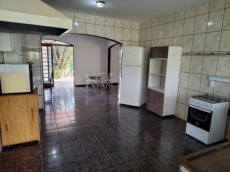 Seu Refúgio em Ribeirão – Espaço e Conforto!