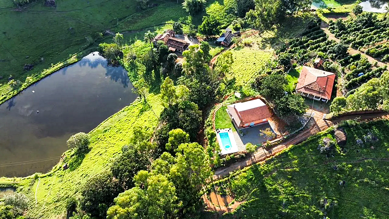 Chácara com Piscina e Lazer Completo em Socorro
