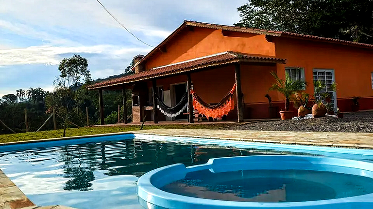 Chácara com Piscina e Lazer Completo em Socorro