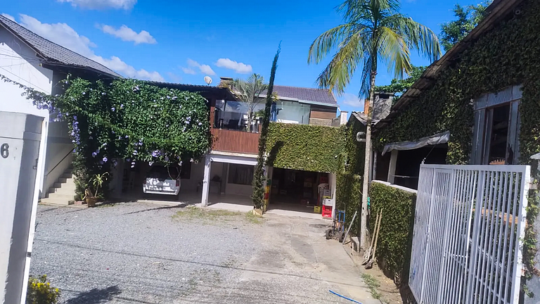 Casa Confortável com Piscina e Churrasqueira