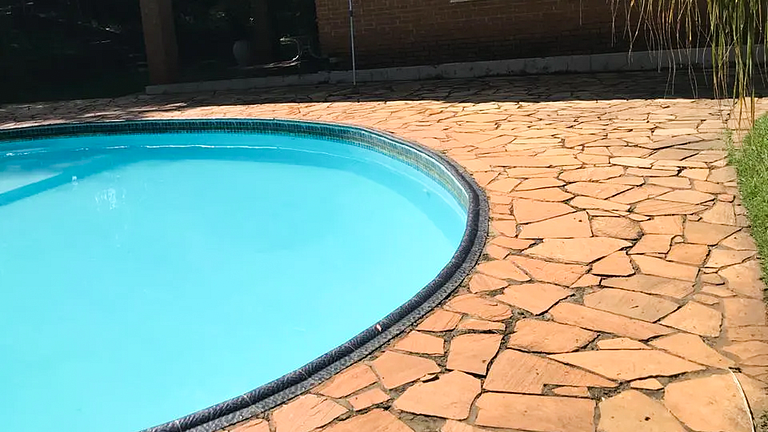 Salto Refúgio Familiar: Piscina Quintal Gigante