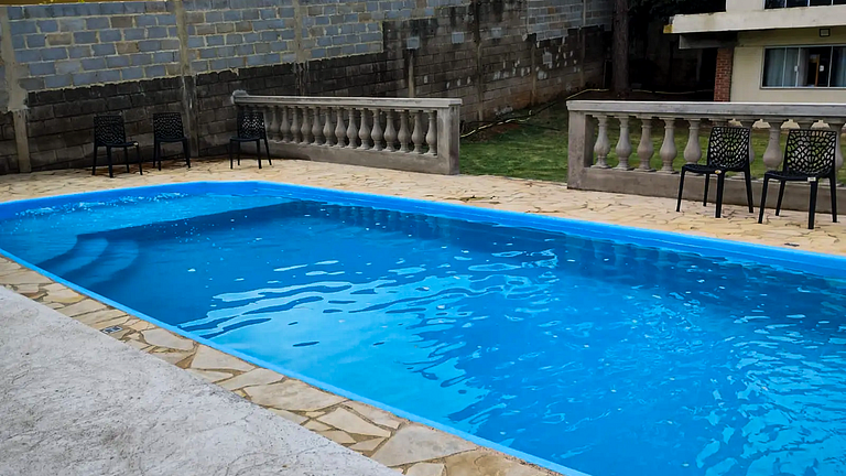Casa Espaçosa em Atibaia: Piscina e Churrasqueira