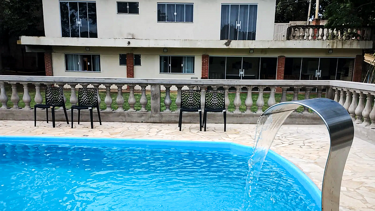 Casa Espaçosa em Atibaia: Piscina e Churrasqueira