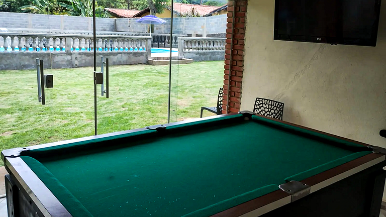 Casa Espaçosa em Atibaia: Piscina e Churrasqueira