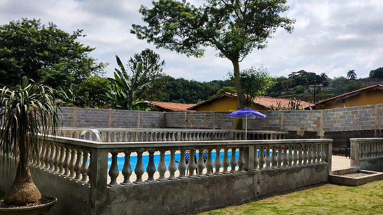 Casa Espaçosa em Atibaia: Piscina e Churrasqueira
