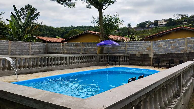 Casa Espaçosa em Atibaia: Piscina e Churrasqueira