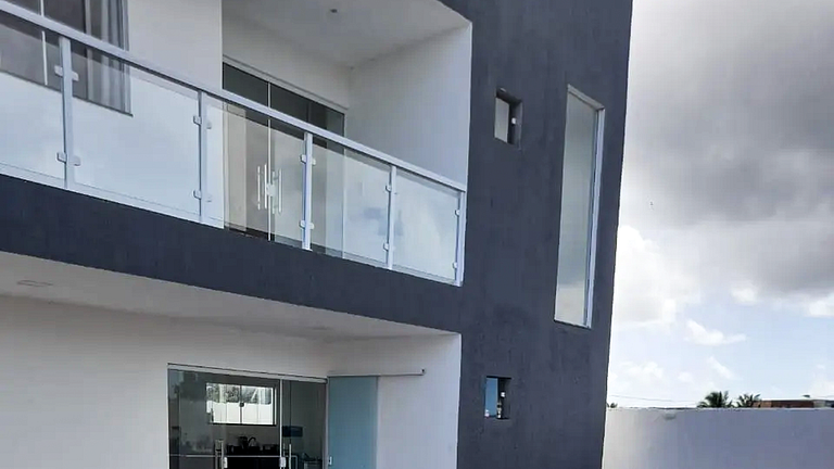 Casa com Piscina e Churrasqueira em Arembepe