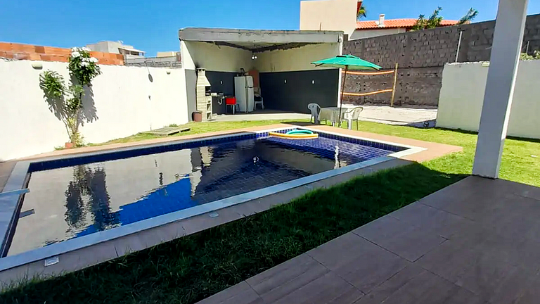 Casa com Piscina e Churrasqueira em Arembepe
