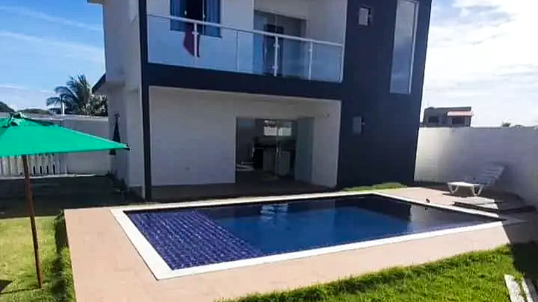 Casa com Piscina e Churrasqueira em Arembepe