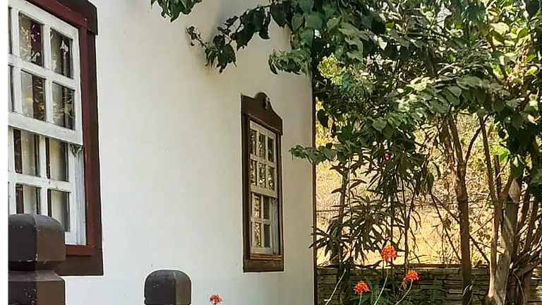Casa Nobre com Piscina e Churrasqueira