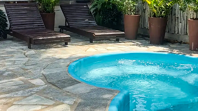 Casa Nobre com Piscina e Churrasqueira