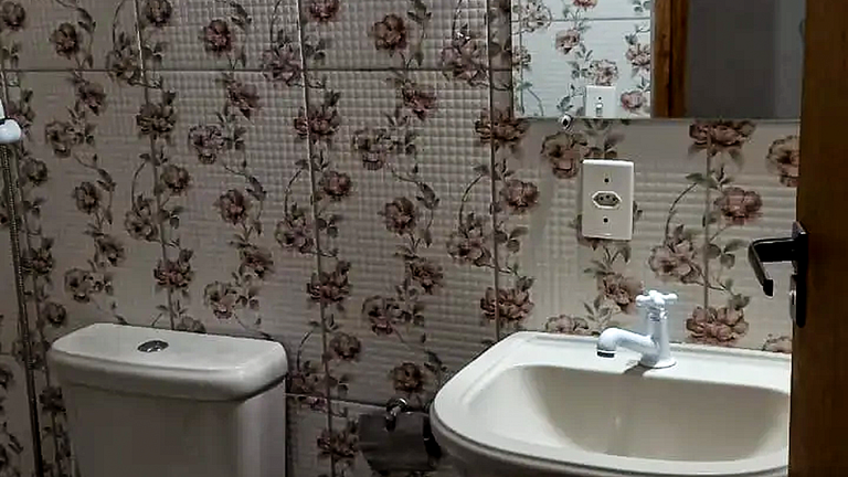 Casa Nobre com Piscina e Churrasqueira