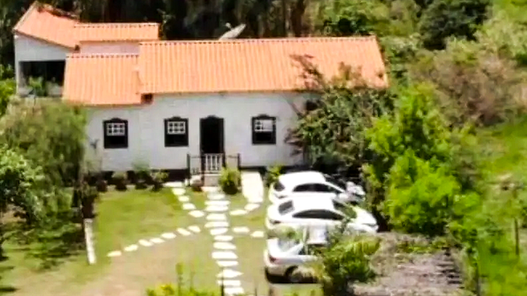 Casa Nobre com Piscina e Churrasqueira