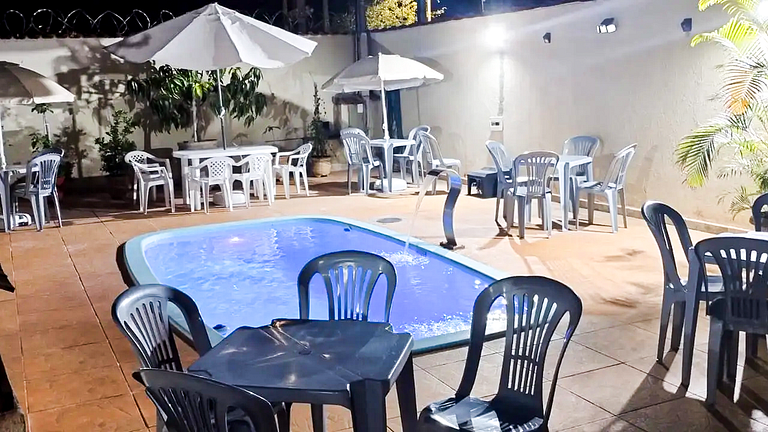 Casa com Piscina e Churrasqueira em Jardinópolis