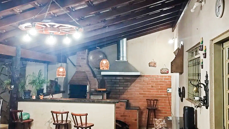 Casa com Piscina e Churrasqueira em Jardinópolis