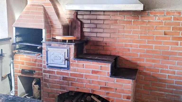 Casa com Piscina e Churrasqueira em Jardinópolis