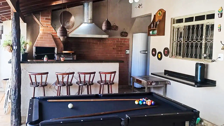 Casa com Piscina e Churrasqueira em Jardinópolis